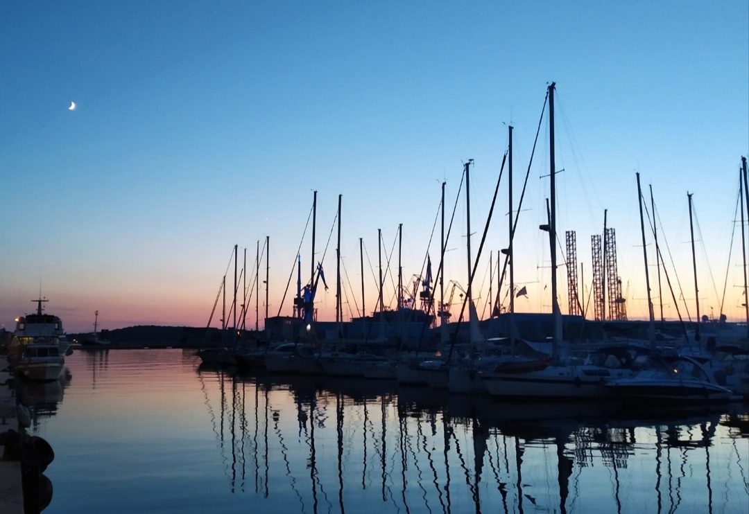 Boat excursion in Pula along the Brijuni Islands coastline